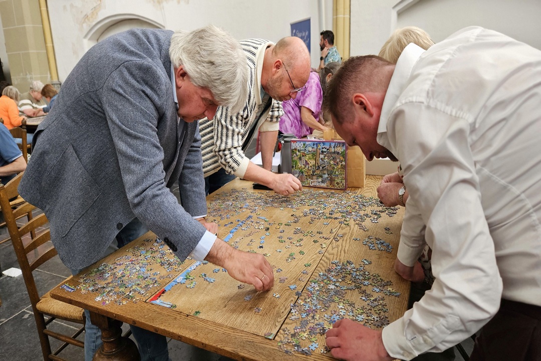 Zestien puzzelteams strijden op Gelderse feestdag